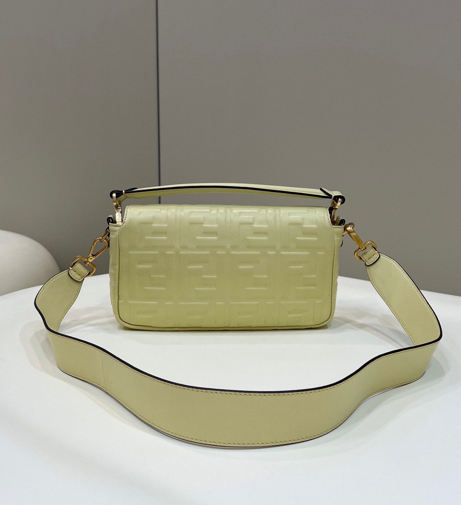 Fendi Baguette Midi 27cm