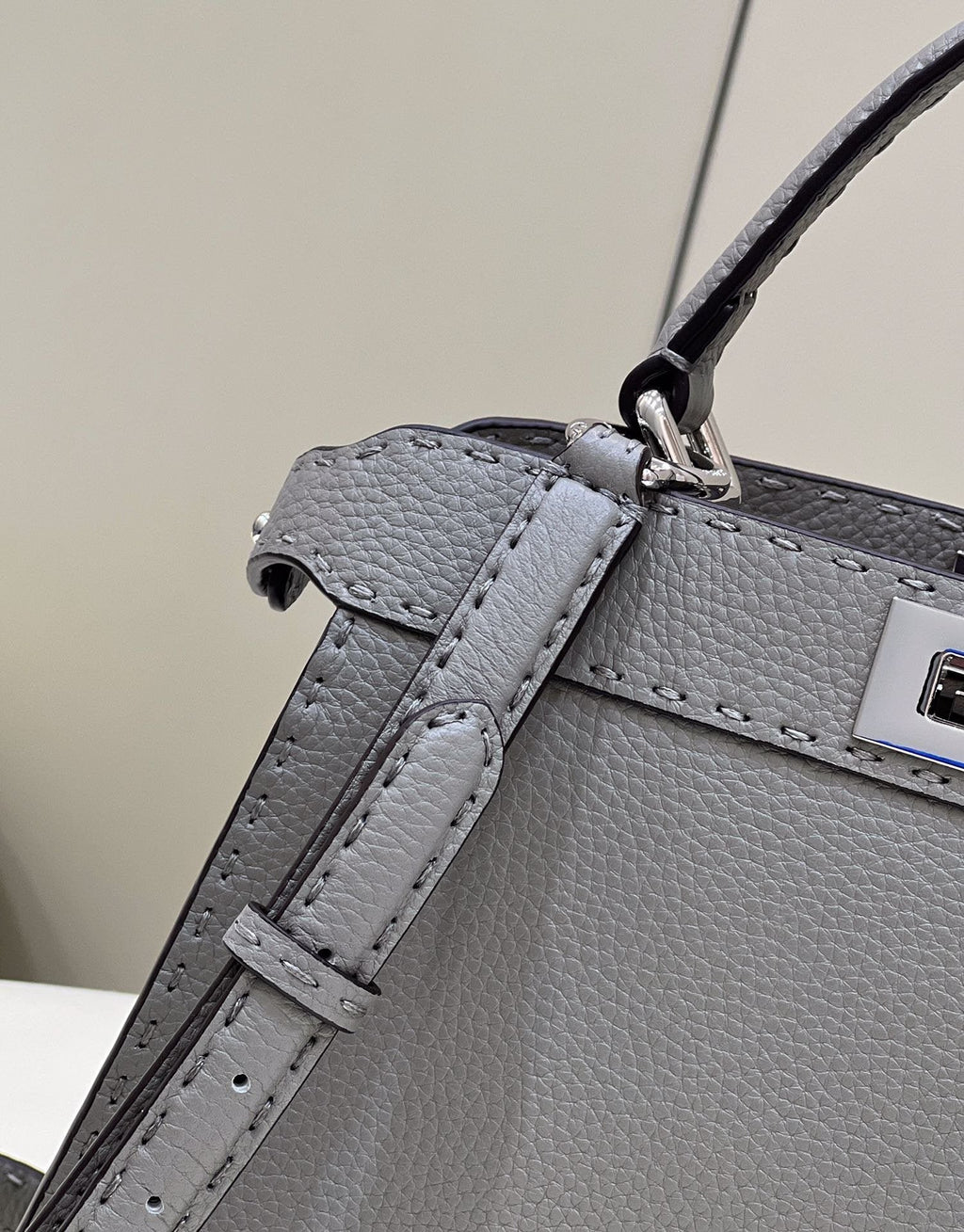 Fendi Peekaboo Iseeu Medium Grey 33cm