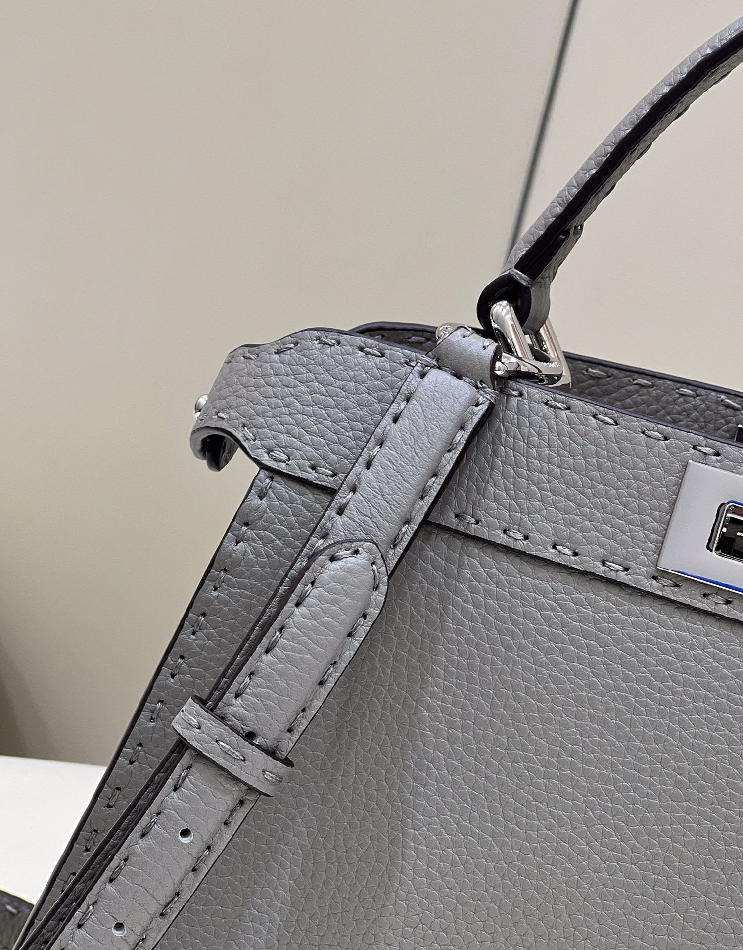 Fendi Peekaboo Iseeu Medium Grey 33cm