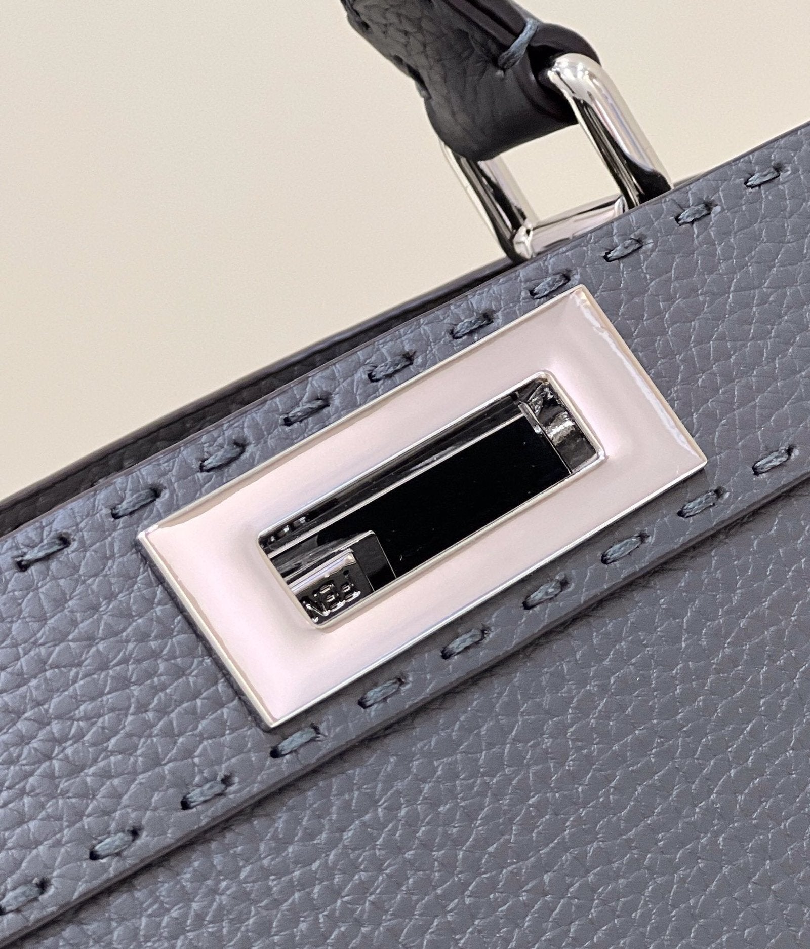 Fendi Peekaboo Iseeu Medium 33cm Black