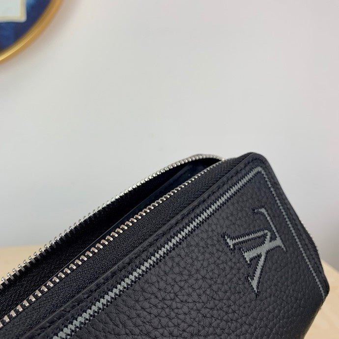 Louis Vuitton Wallet 20cm Black