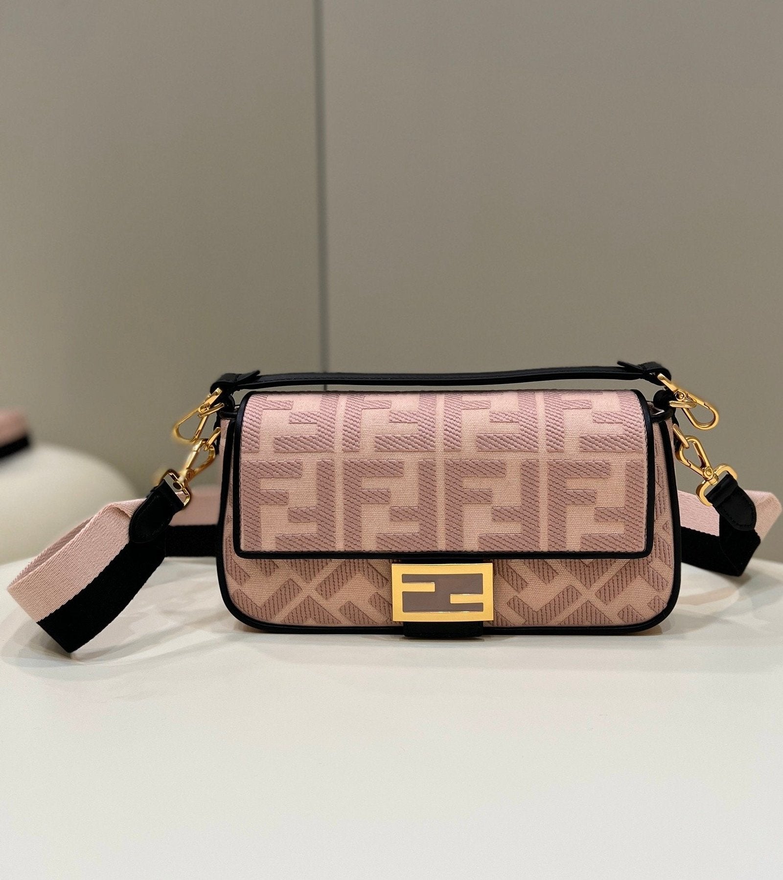 Fendi Baguette Midi 27cm Pink