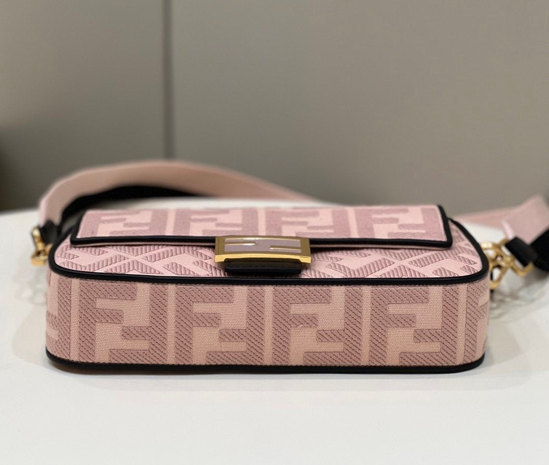 Fendi Baguette Midi 27cm Pink