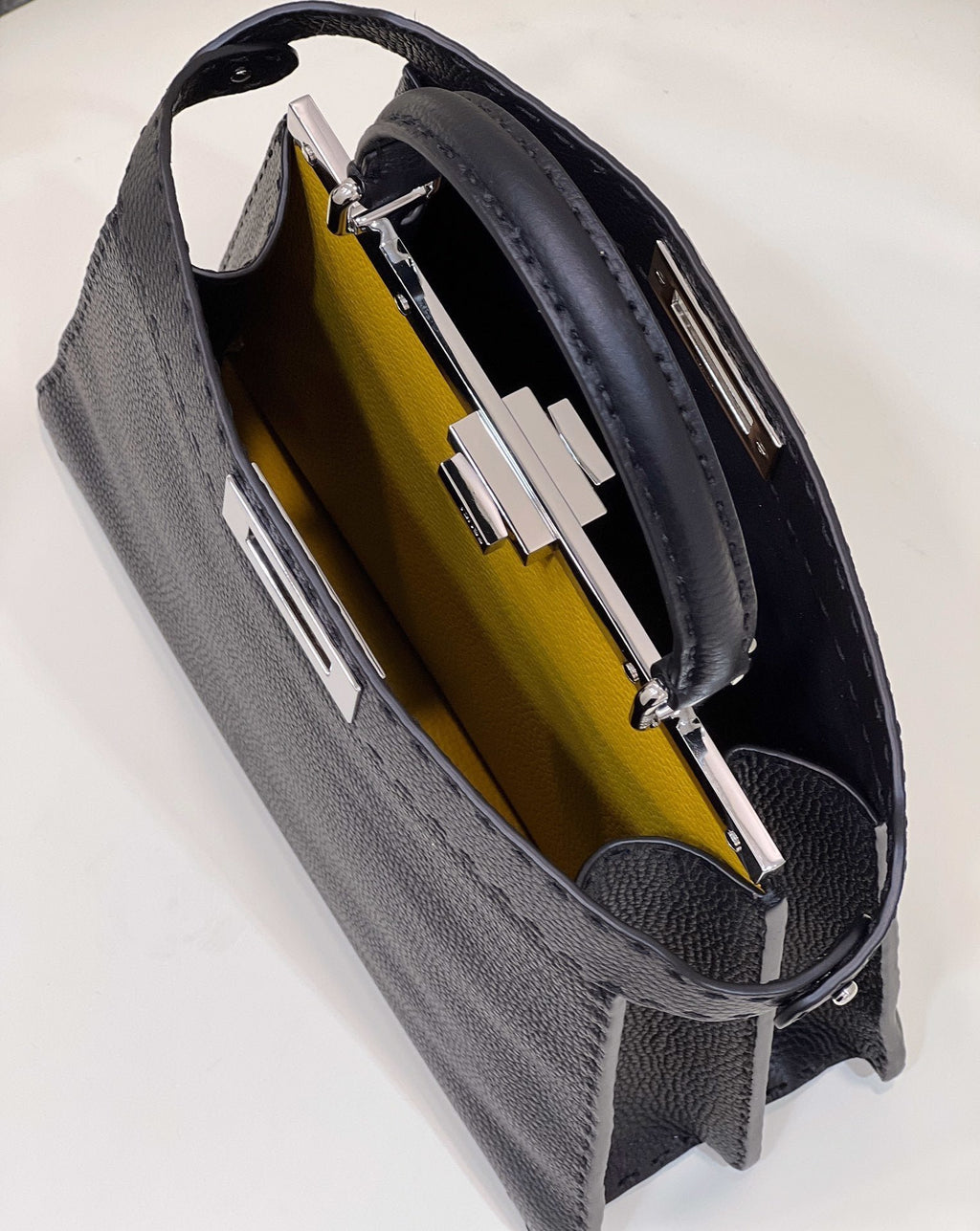 Fendi Peekaboo Iseeu Medium 33cm Black