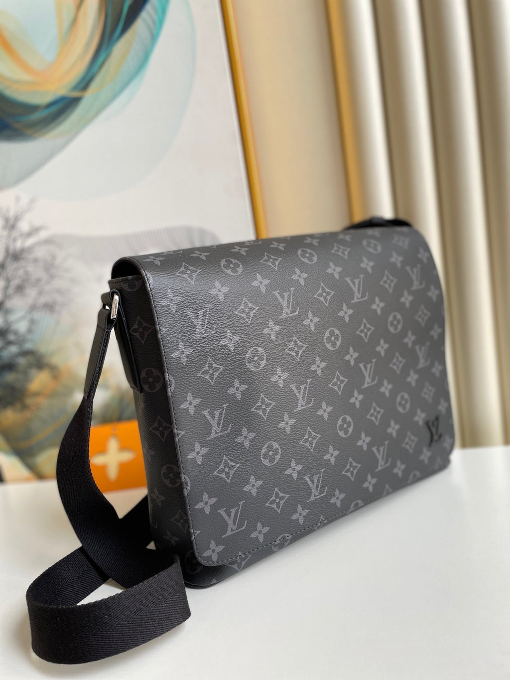 Louis Vuitton N41039 District MM 31cm