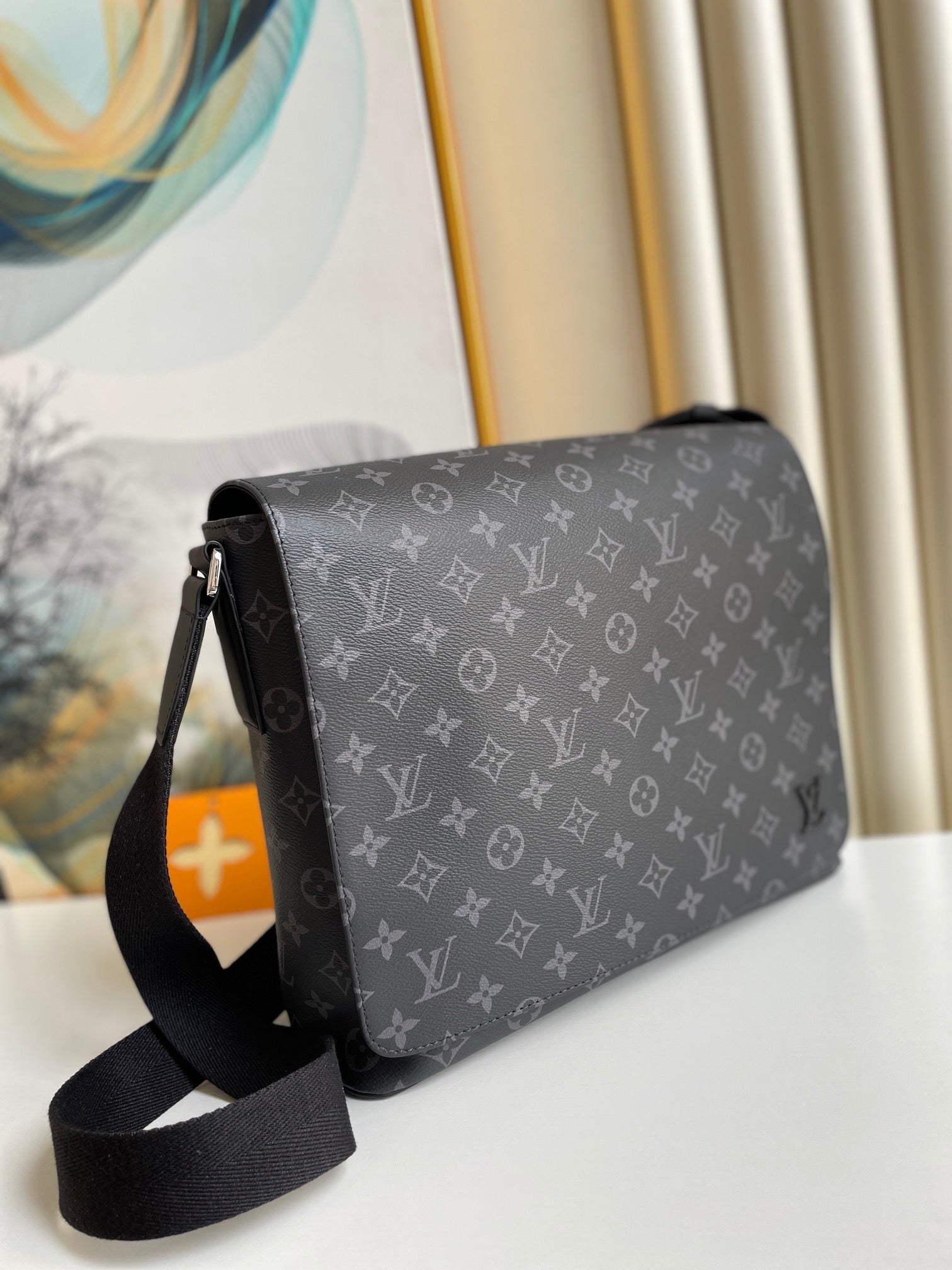 Louis Vuitton N41039 District MM 31cm