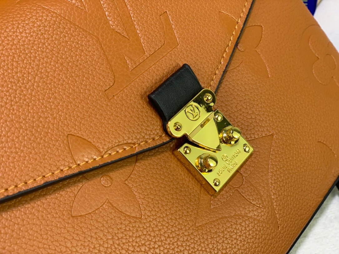 Louis Vuitton Pochette M?tis Monogram