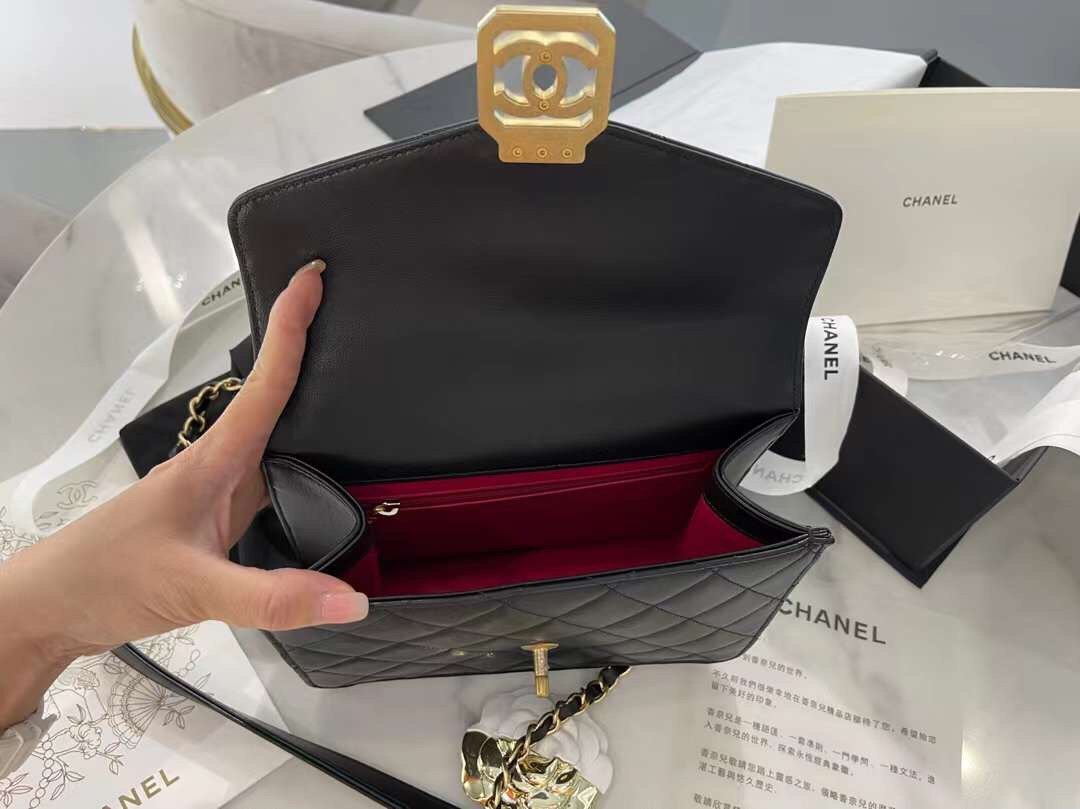 CoCo Flap Bag Chanel Sign 22cm Black