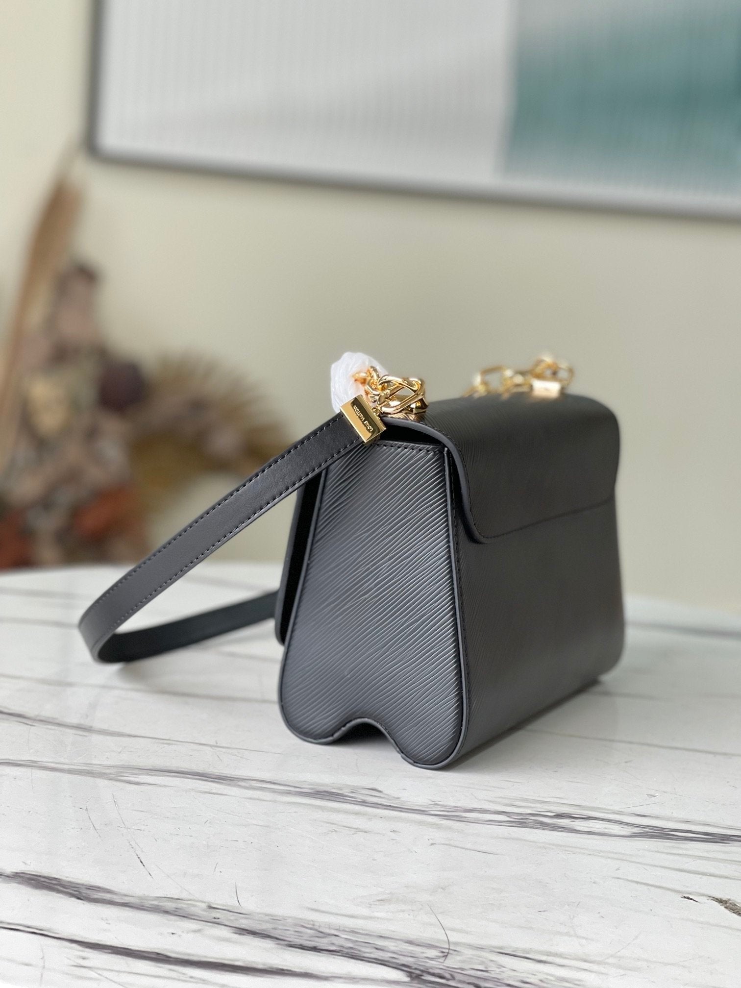 Louis Vuitton Twist MM 23cm Black