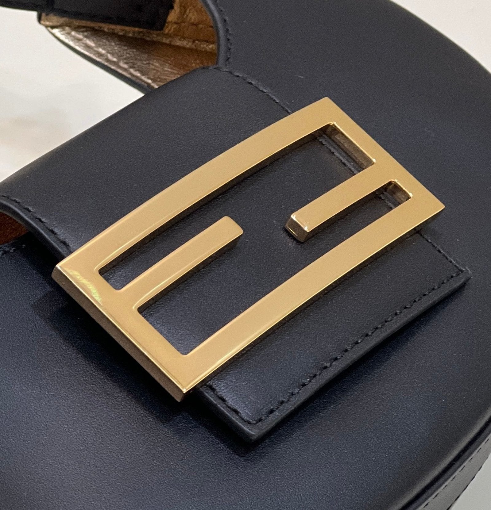 Fendi Cookie 19cm Black