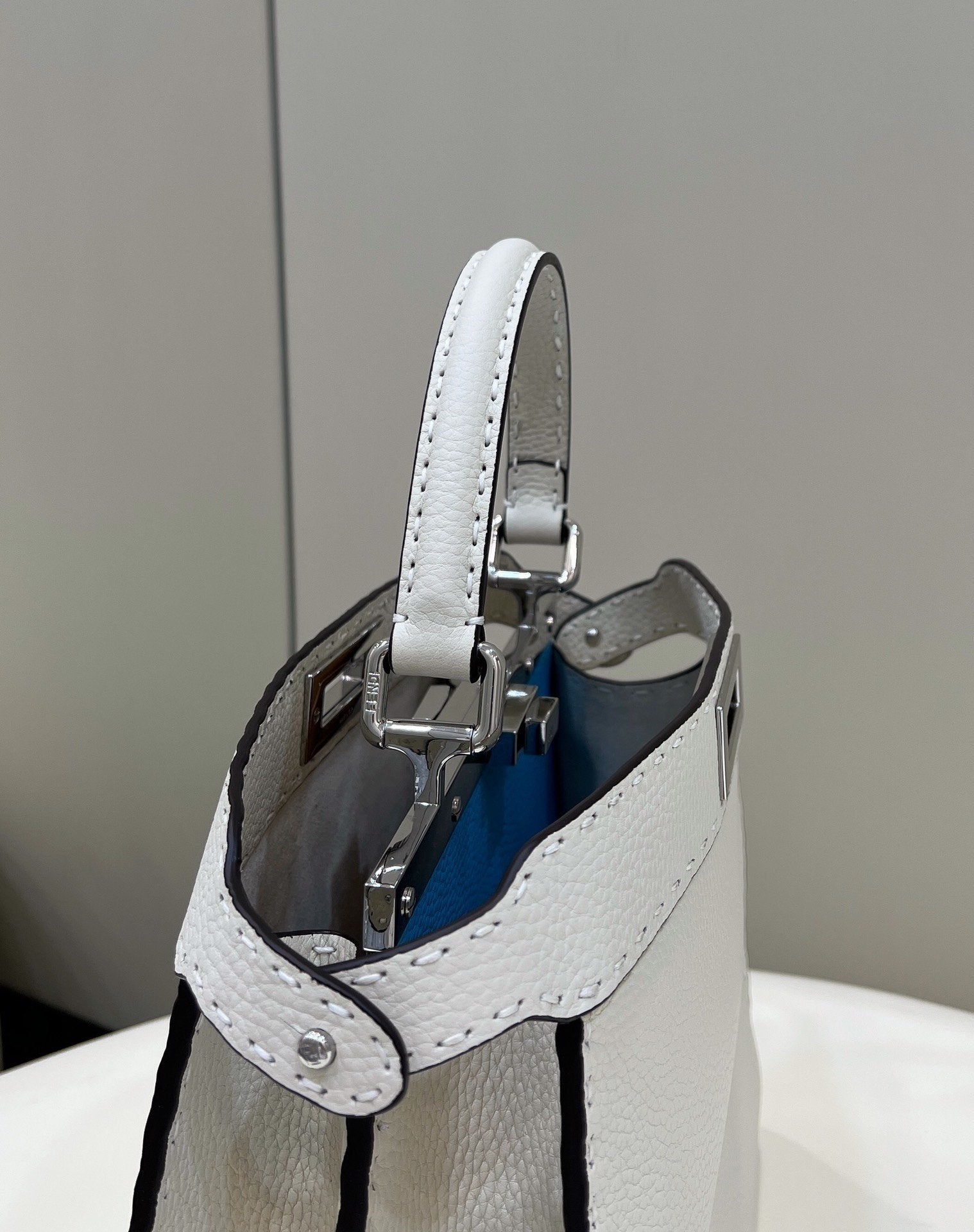 Fendi Peekaboo Iseeu Medium 33cm