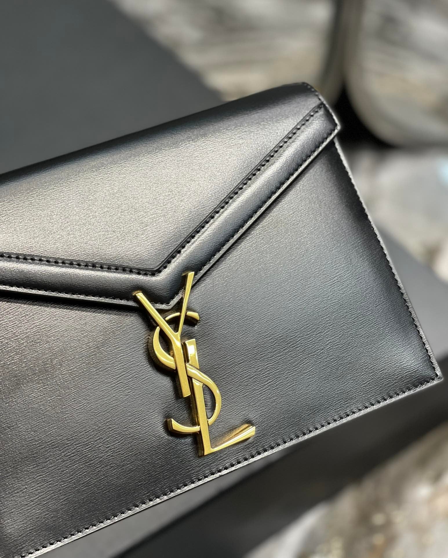 Saint Laurent Cassandra Medium Chain Bag In Grain De Poudre Embossed 22cm Black