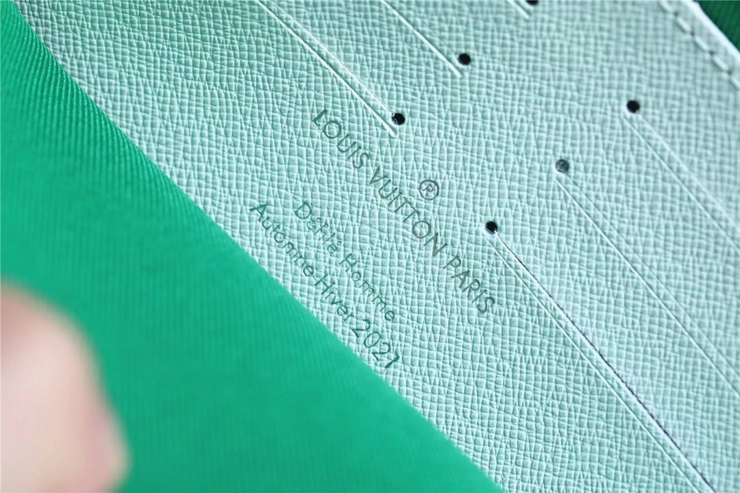 Louis Vuitton Pochette Voyage MM Vintage Monogram Canvas Green By Virgil Abloh For Fall-Winter, Men’s Travel Accessories 27cm LV M80803