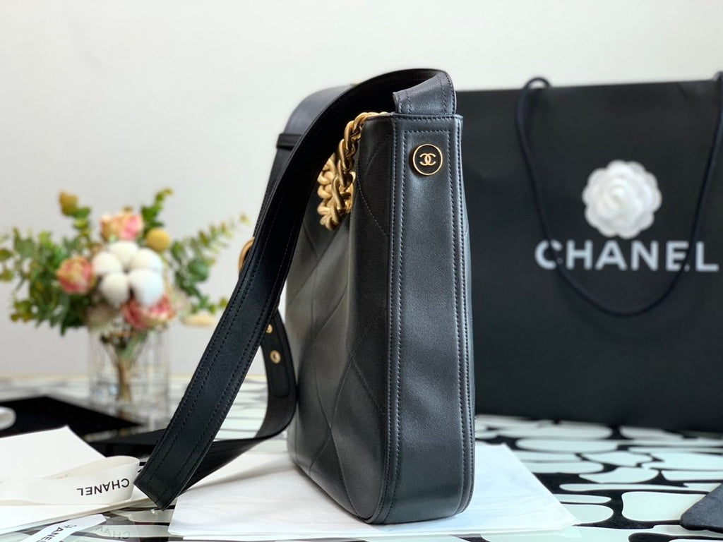 Chanel Co-Co Shoulder Bag With Gold Hardware Chain 29cm Black