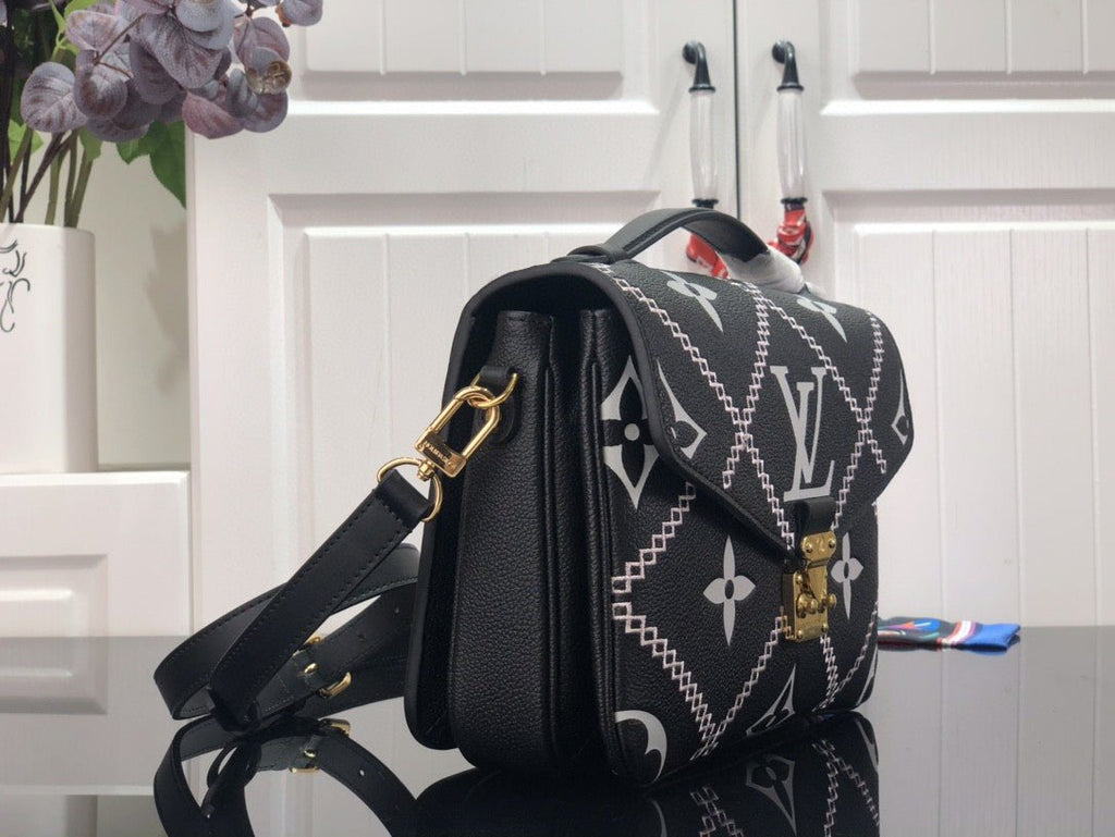 Louis Vuitton M46028 Pochette Metis 25cm Black