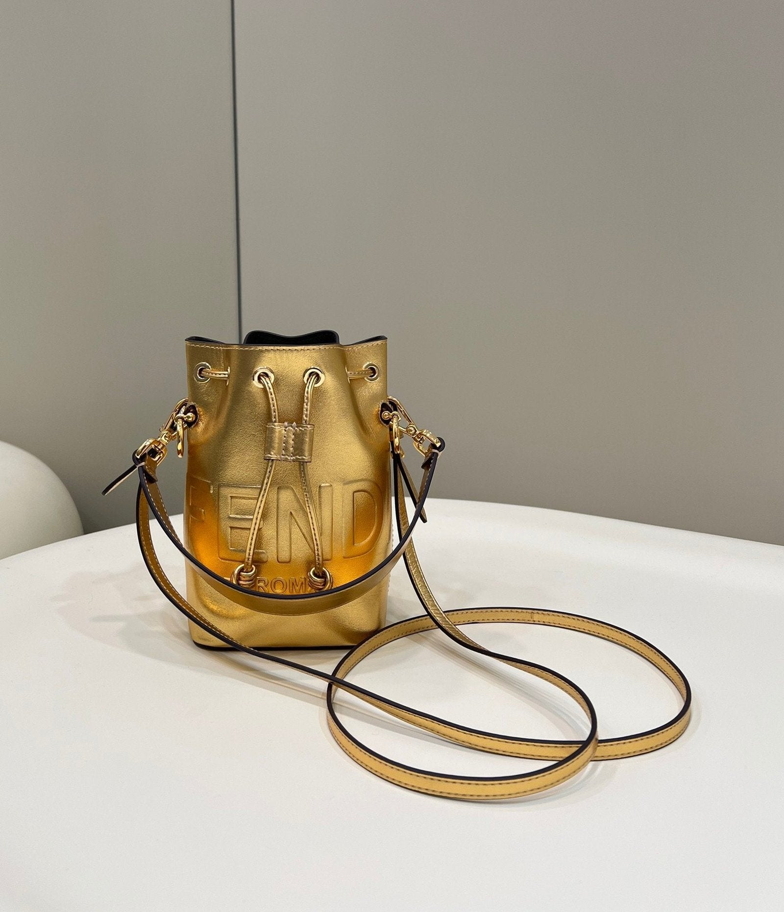 Fendi Bucket Bag Mon Tresor 18cm Gold
