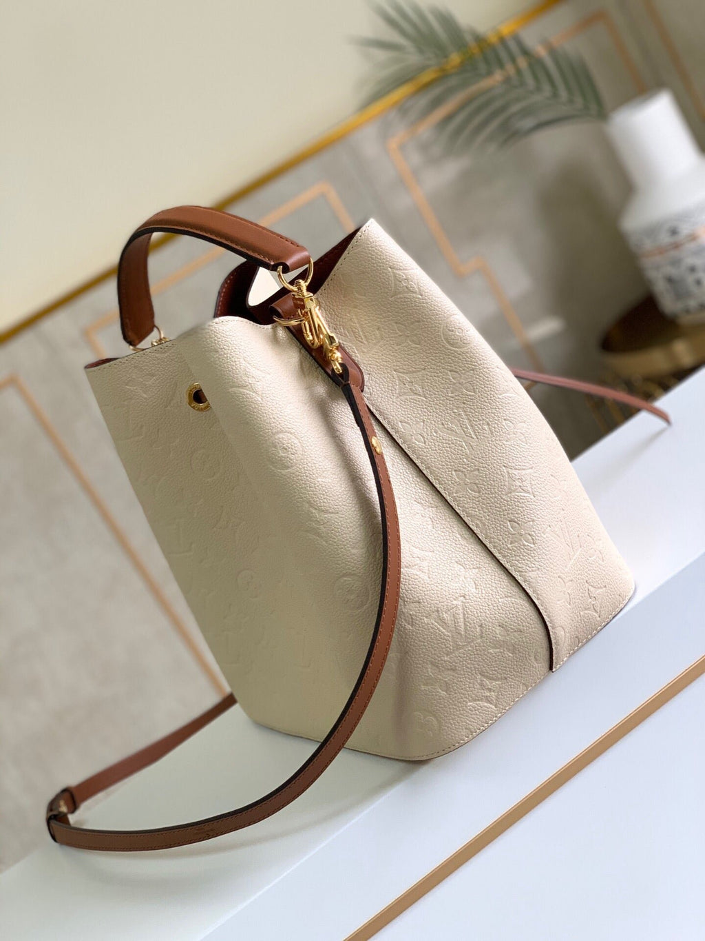 Louis Vuitton Crossbody Bags 26cm White