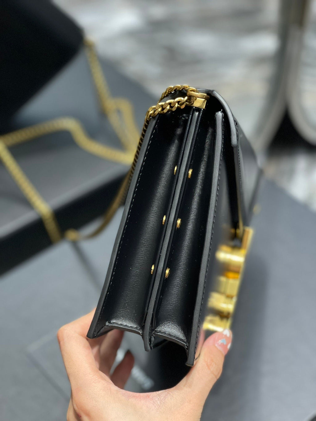 Saint Laurent Cassandra Medium Chain Bag In Grain De Poudre Embossed 22cm Black