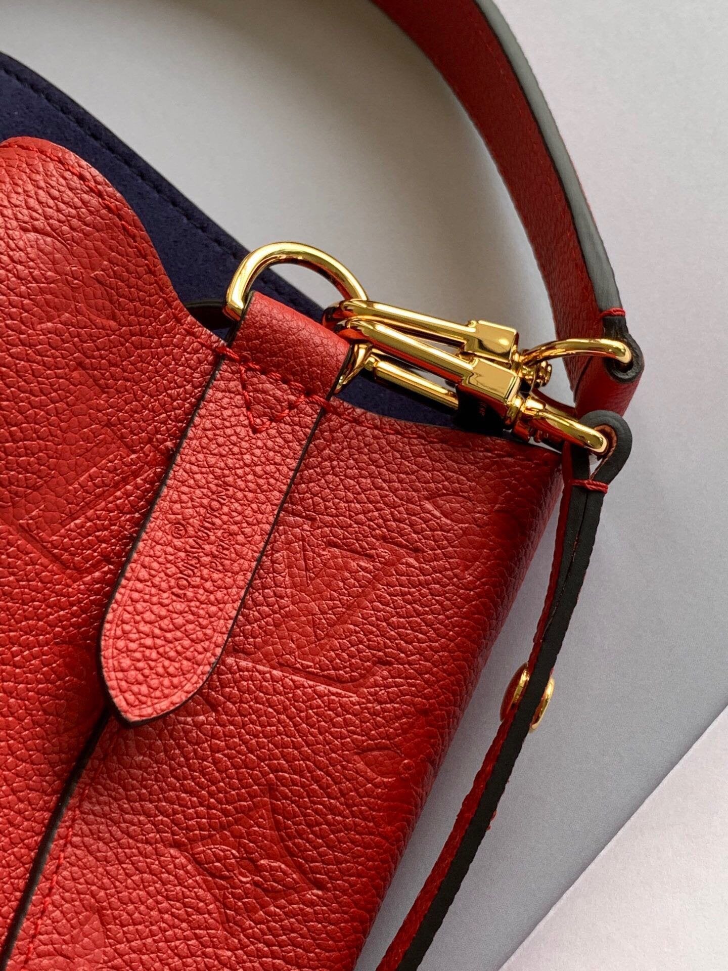 Louis Vuitton Crossbody Bags 26cm Red