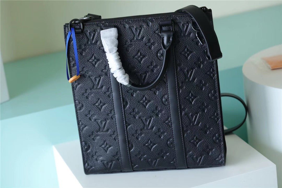 Louis Vuitton Sac Plat Cross 29cm Black