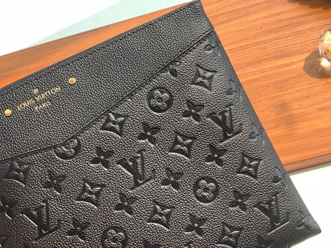 Louis Vuitton Clutch 30cm Black