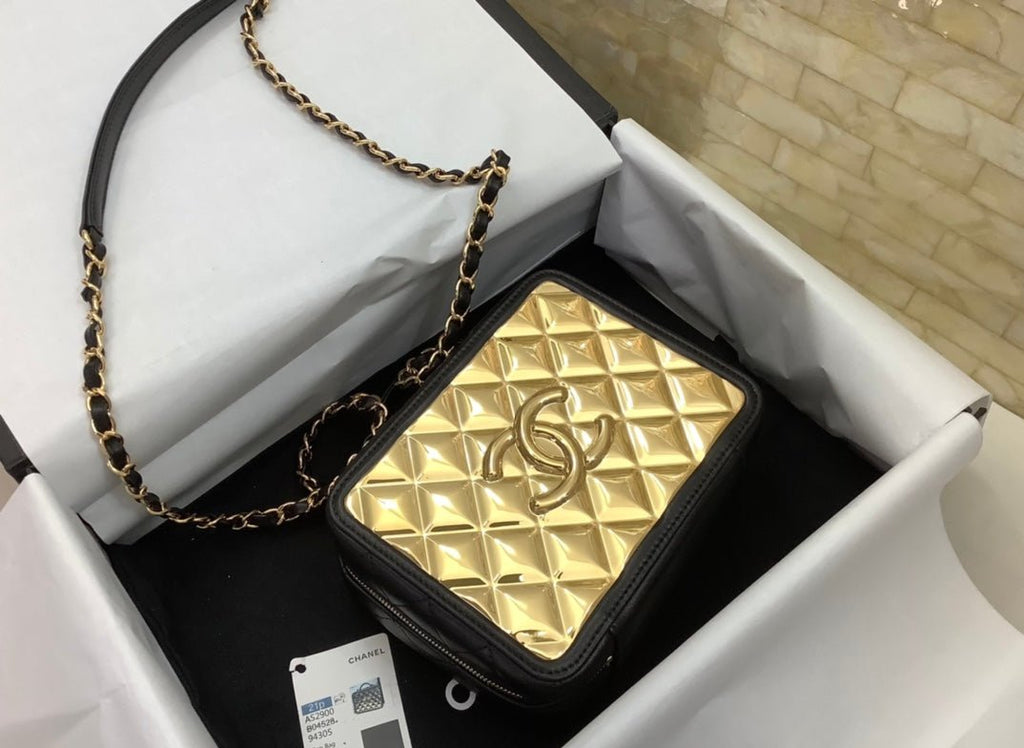 Chanel 21 22 Vanity Casebag 19cm Gold Toned