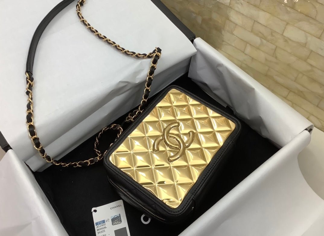 Chanel 21 22 Vanity Casebag 19cm Gold Toned