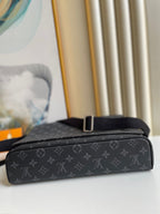 Louis Vuitton N41039 District MM 31cm