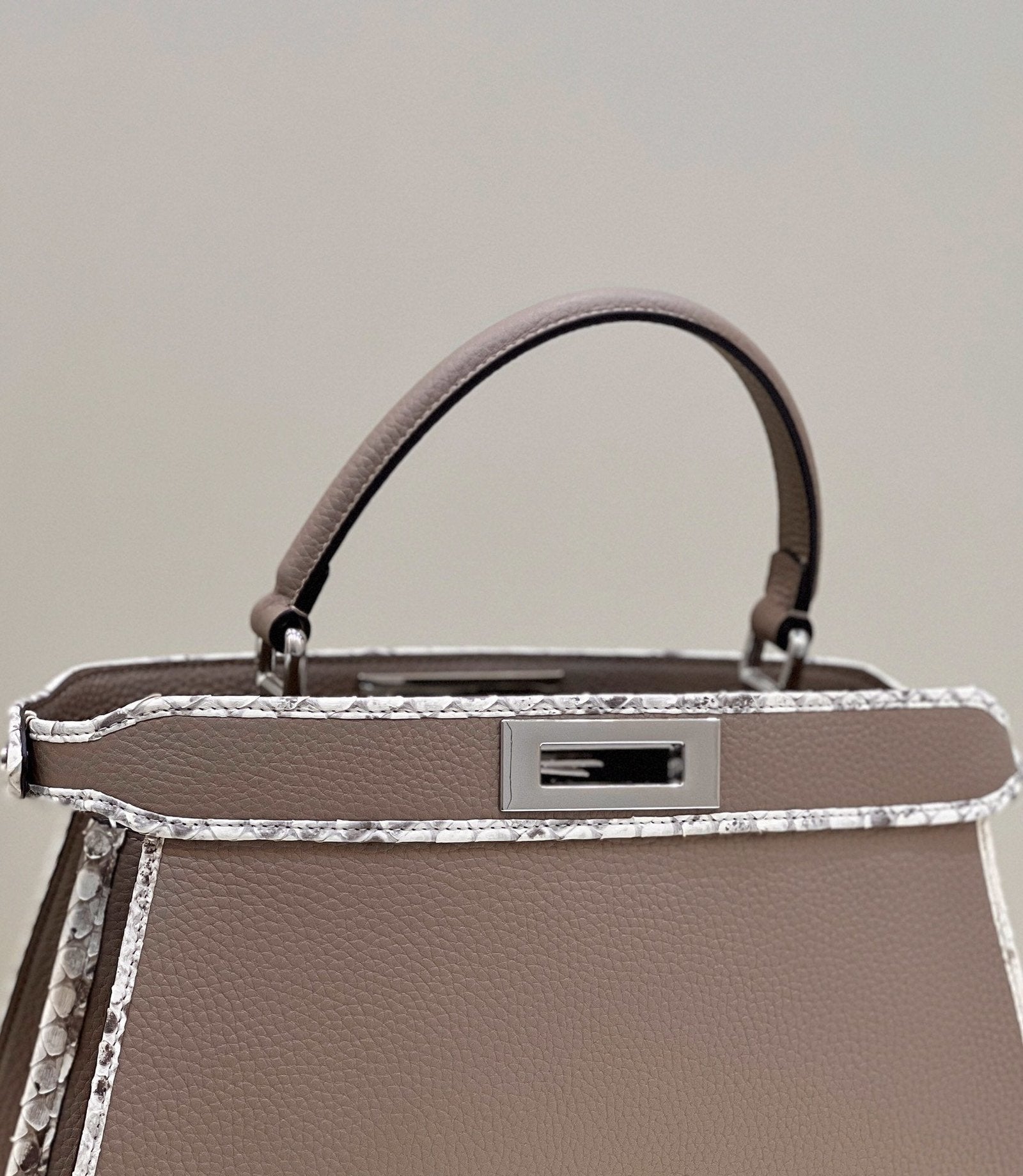 Fendi Peekaboo Iseeu Medium 33cm