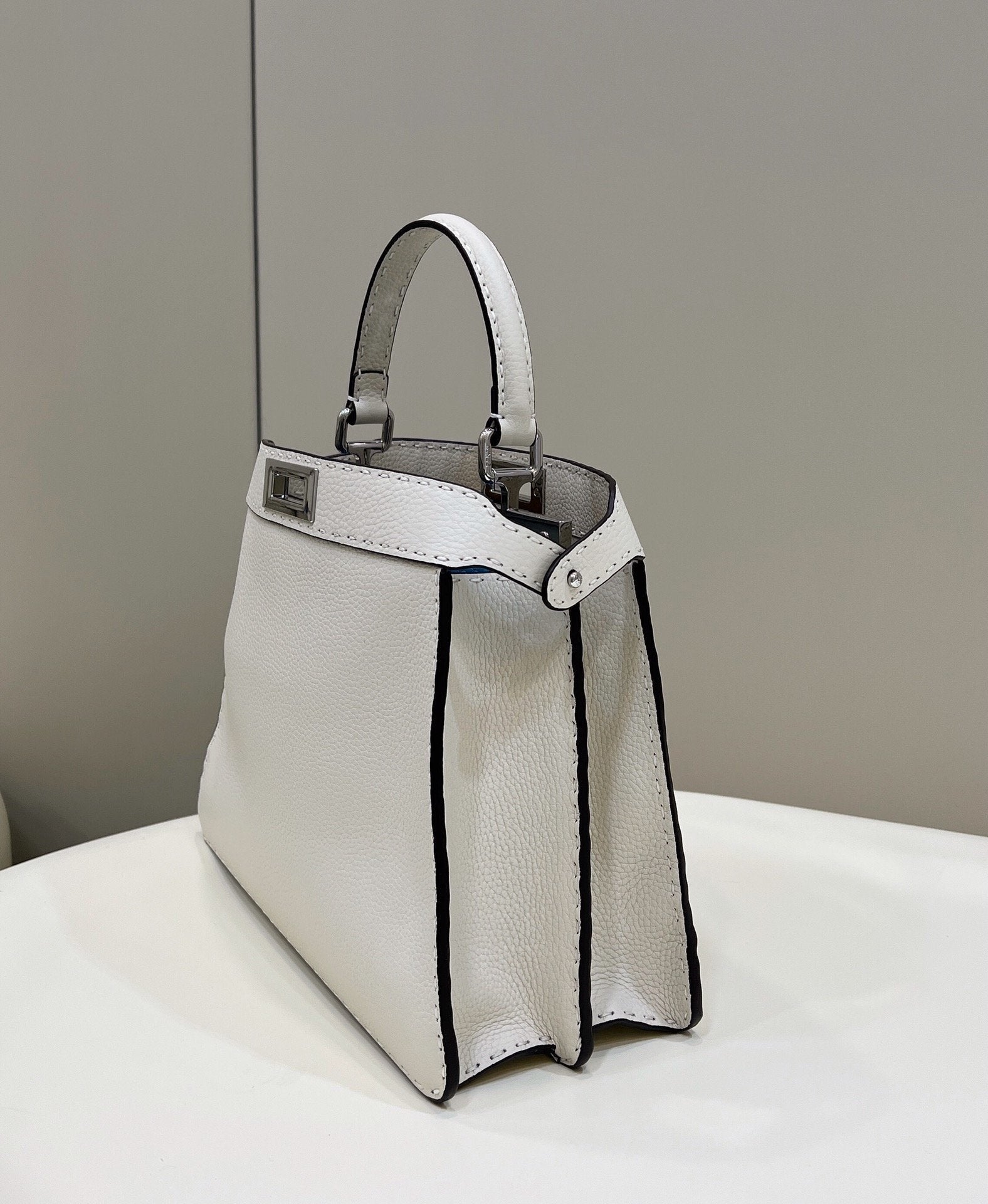 Fendi Peekaboo Iseeu Medium 33cm