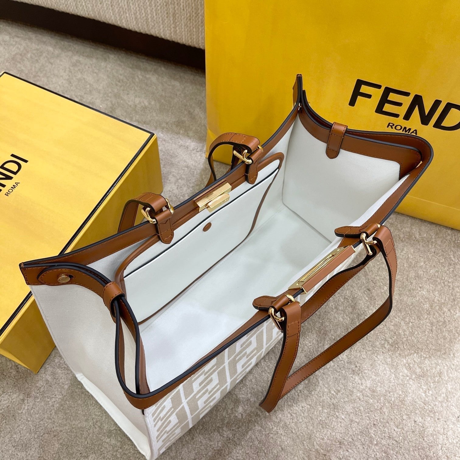 Fendi Peekaboo X-tote Bag 41cm Beige