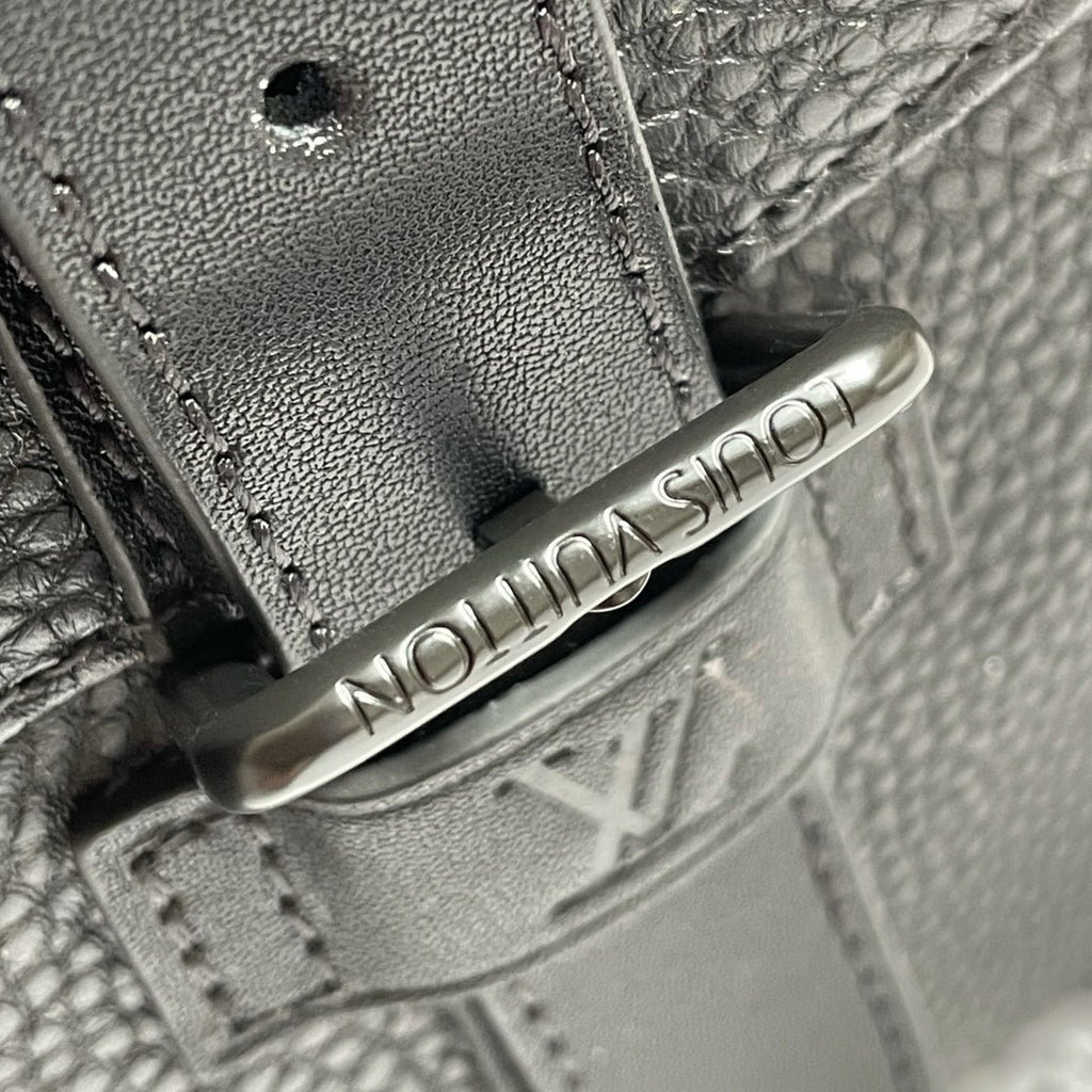 Louis Vuitton M58475 Christopher Messenger 29cm Black