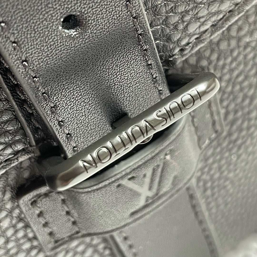 Louis Vuitton M58475 Christopher Messenger 29cm Black