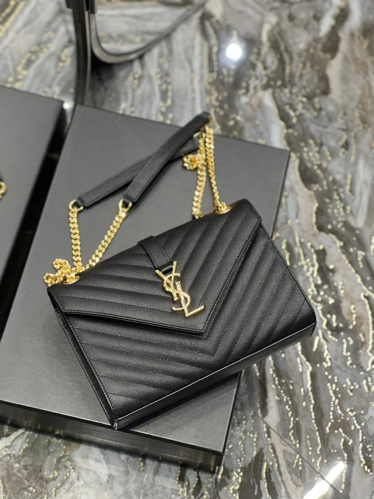 Saint Laurent College Medium Chain Bag 24cm Black