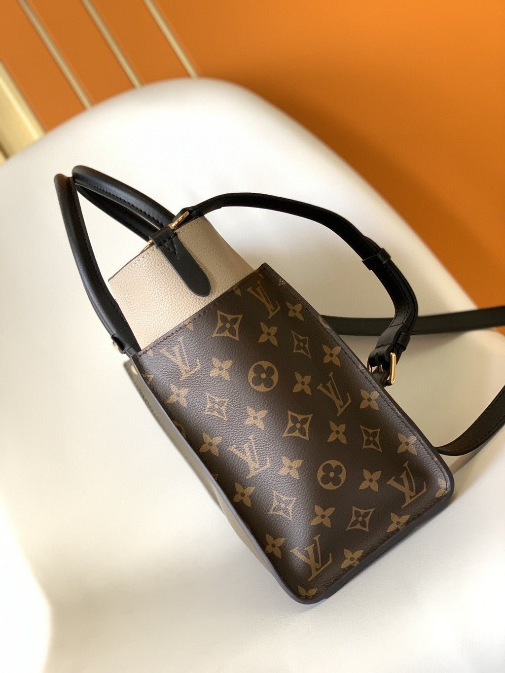 Louis Vuitton M57728 On My Side PM 30cm