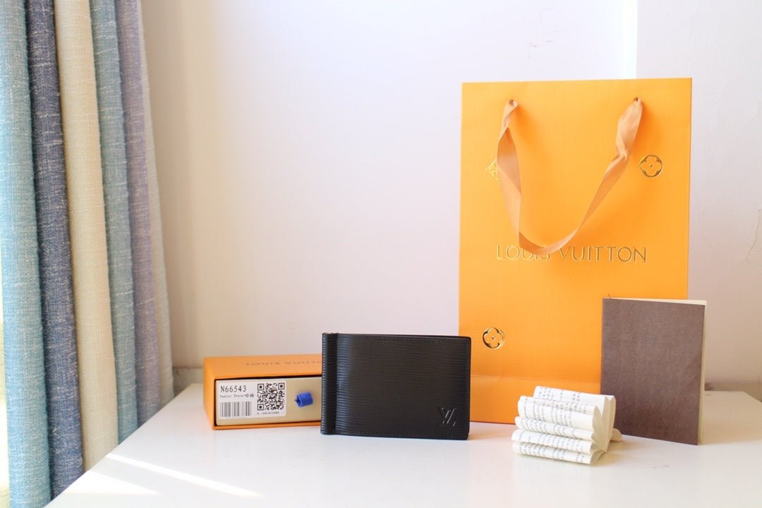 Louis Vuitton Clutch 12cm Black