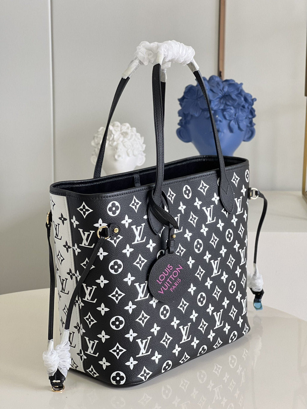 Louis Vuitton Neverfull MM Monogram Empreinte Black / White For Women, Women’s Handbags, Tote Bags 31cm LV M46103