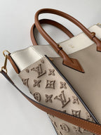 Louis Vuitton M57728 On My Side PM 30cm