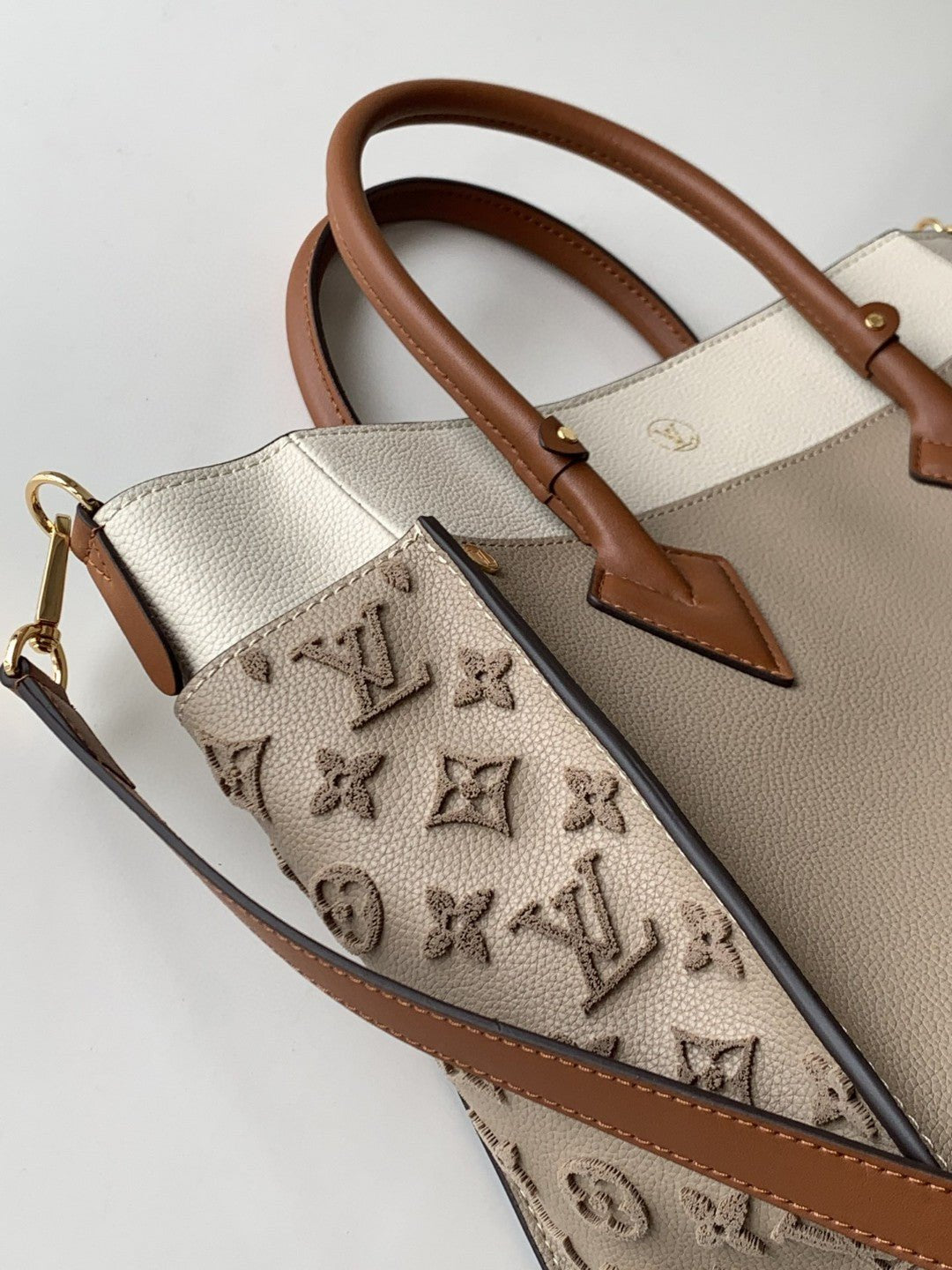 Louis Vuitton M57728 On My Side PM 30cm