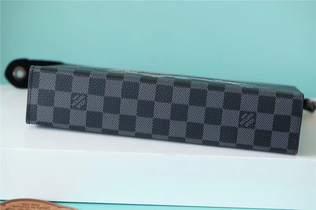 Louis Vuitton Pochette Voyage MM 27cm