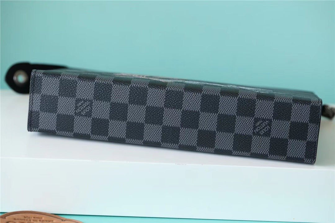 Louis Vuitton Pochette Voyage MM 27cm