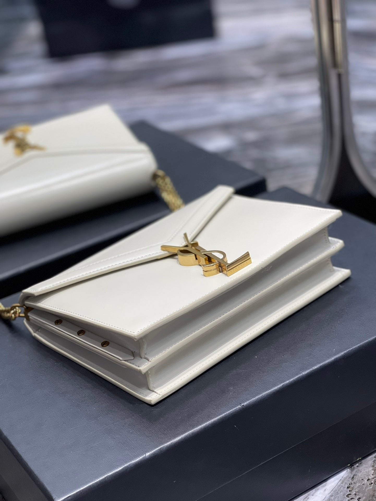 Saint Laurent Cassandra Medium Chain Bag In Grain De Poudre Embossed 22cm White