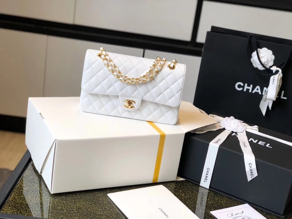Chanel Classic Medium Flapbag Gold Hardware 26cm White