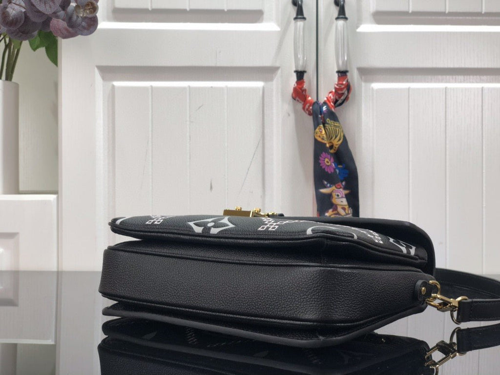 Louis Vuitton M46028 Pochette Metis 25cm Black
