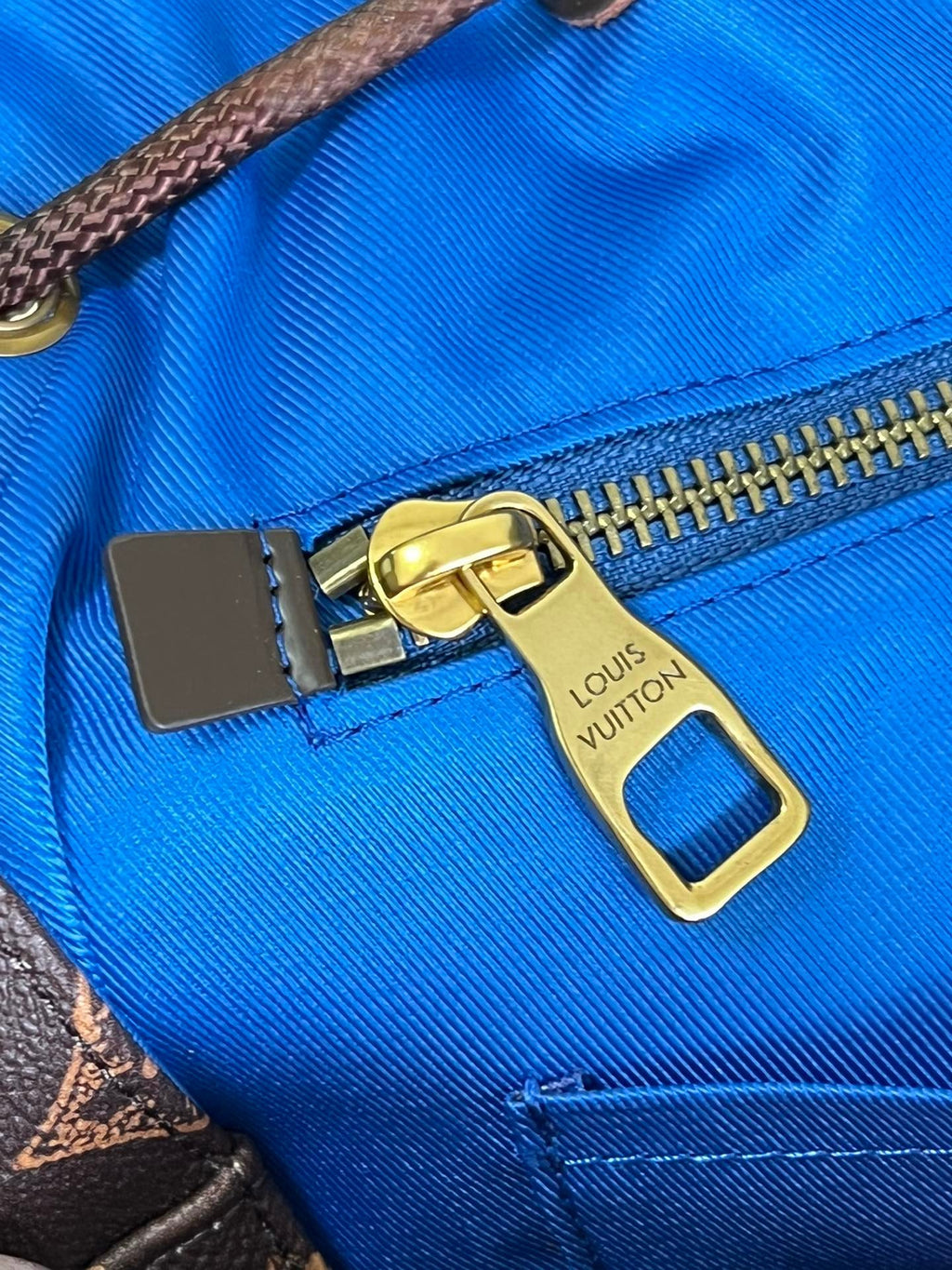 Louis Vuitton M59662 Christopher 44cm