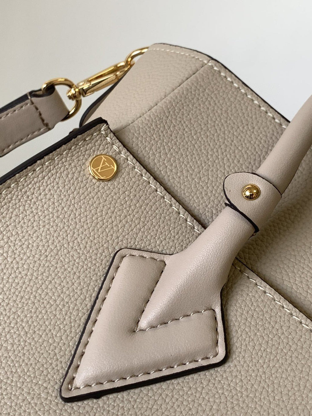 Louis Vuitton M57728 On My Side PM 30cm Greige
