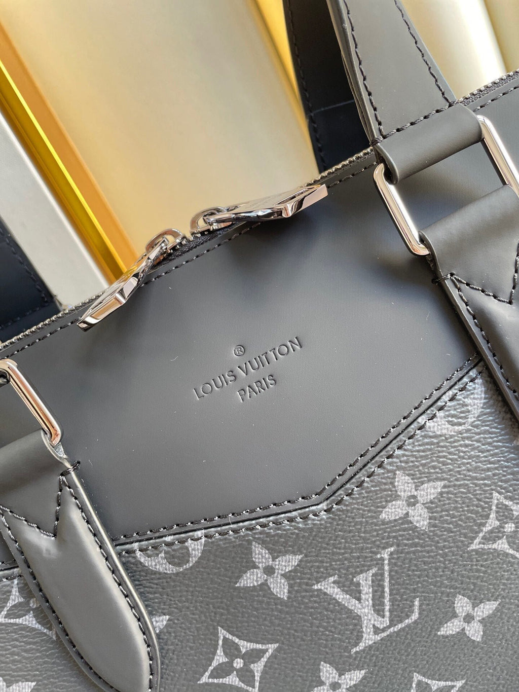 Louis Vuitton M40566 Briefcase Explorer 39cm