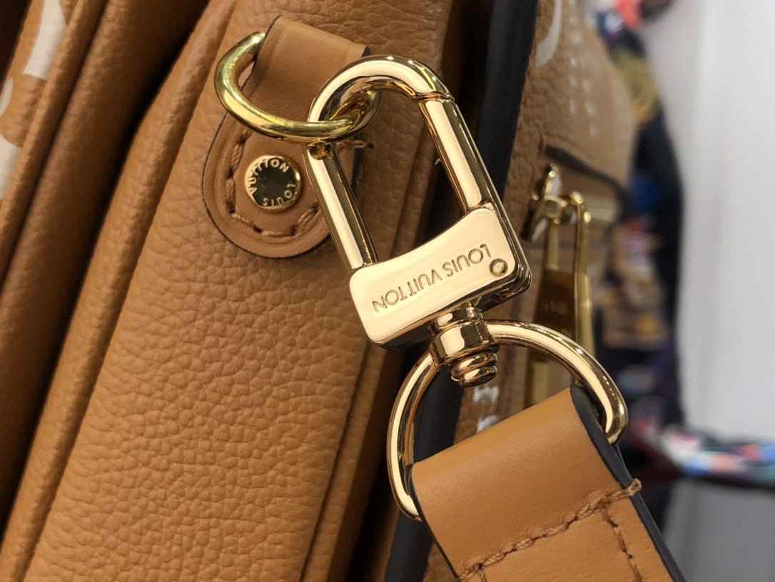 Louis Vuitton M46028 Pochette Metis 25cm Brown