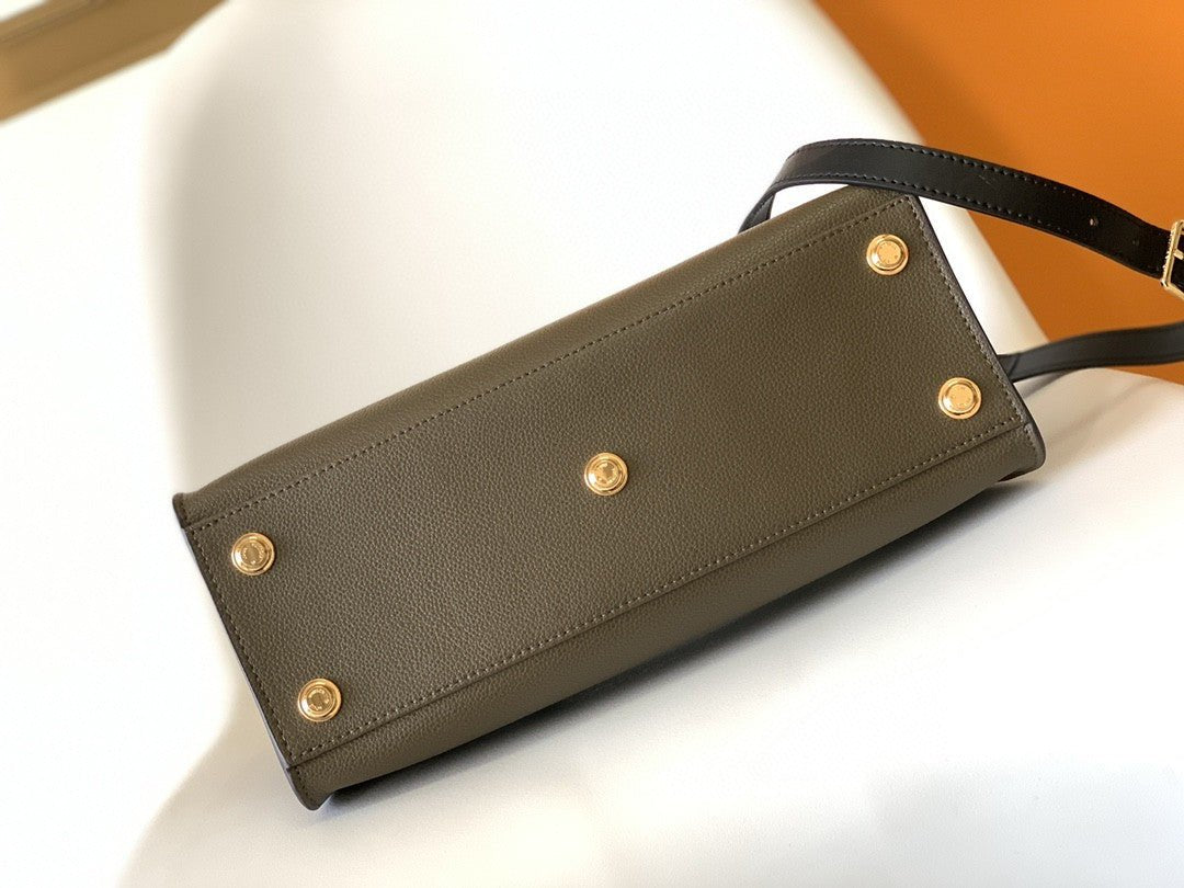 Louis Vuitton M57728 On My Side PM 30cm