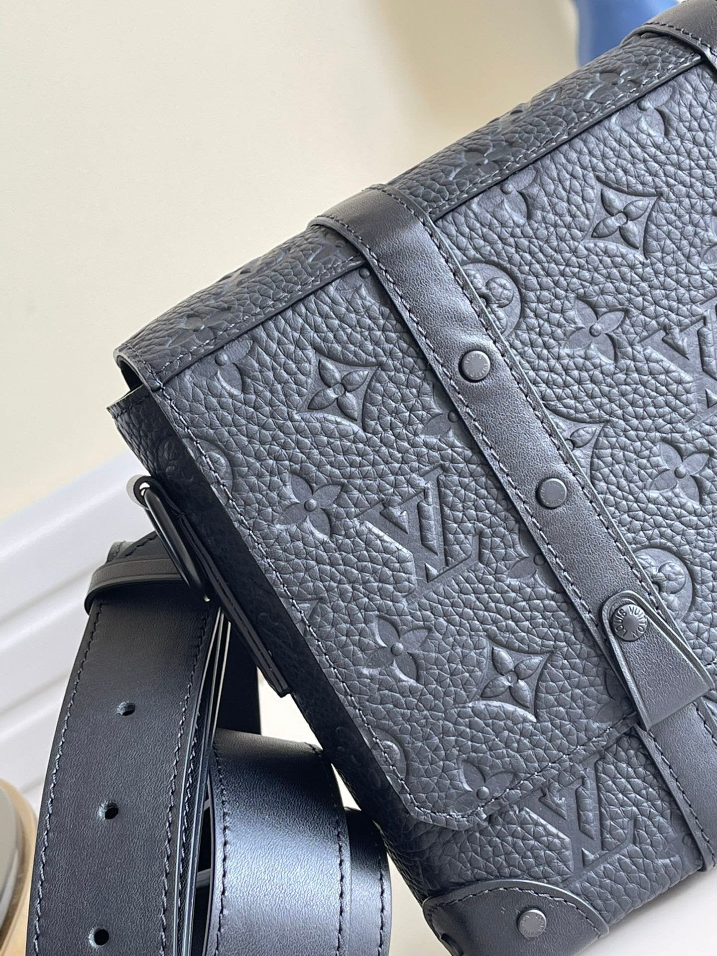 Louis Vuitton M57726 Trunk Messenger 24cm